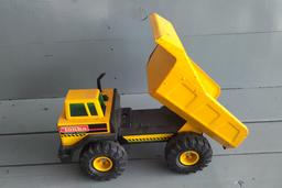 1/16 SCALE TONKA TRUCK WITH DUMP BED