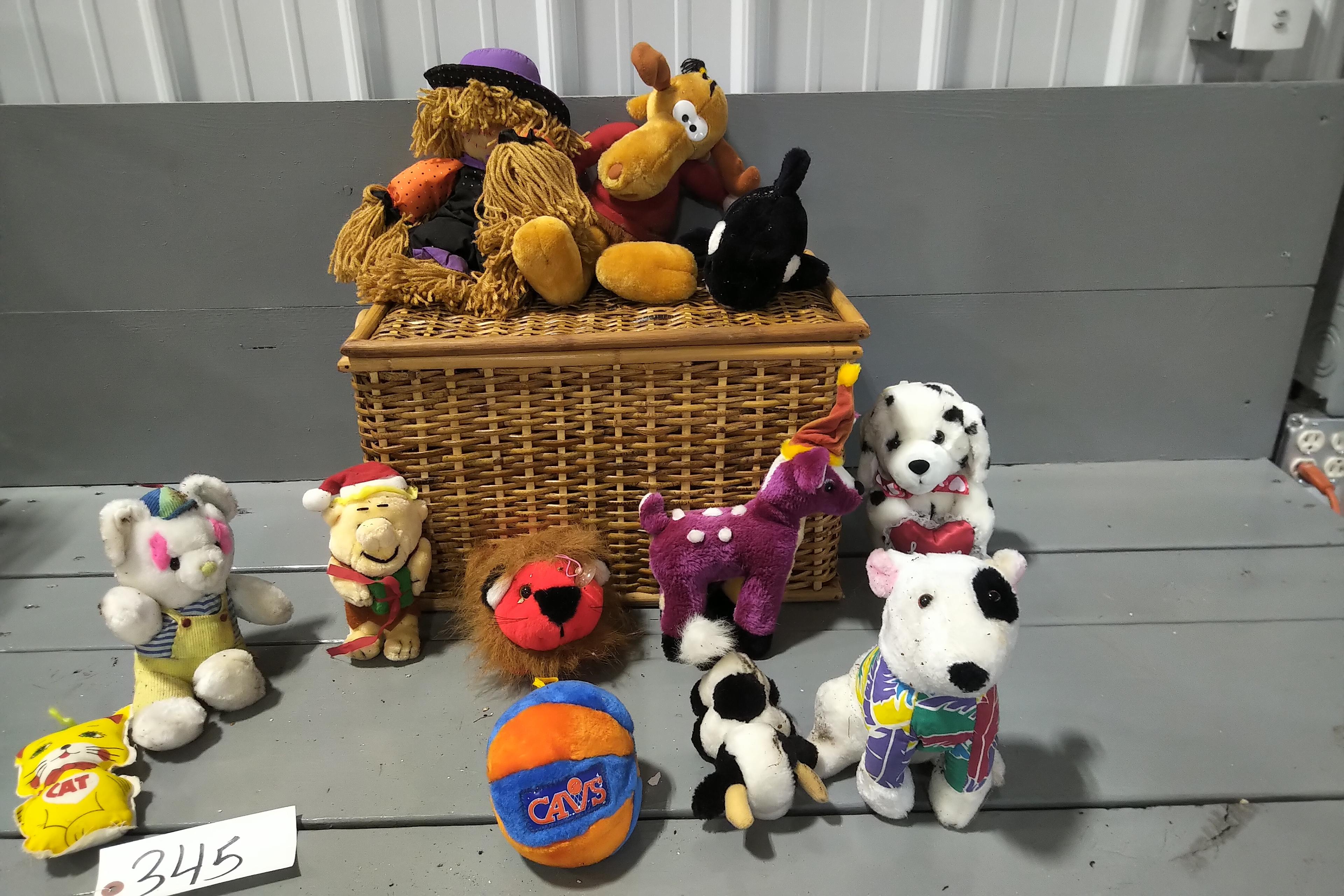 BASKET OF STUFFED ANIMALS