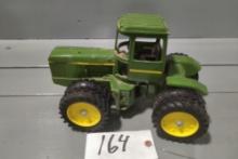 1/16 SCALE JOHN DEEERE 4 WHEEL DRIVE