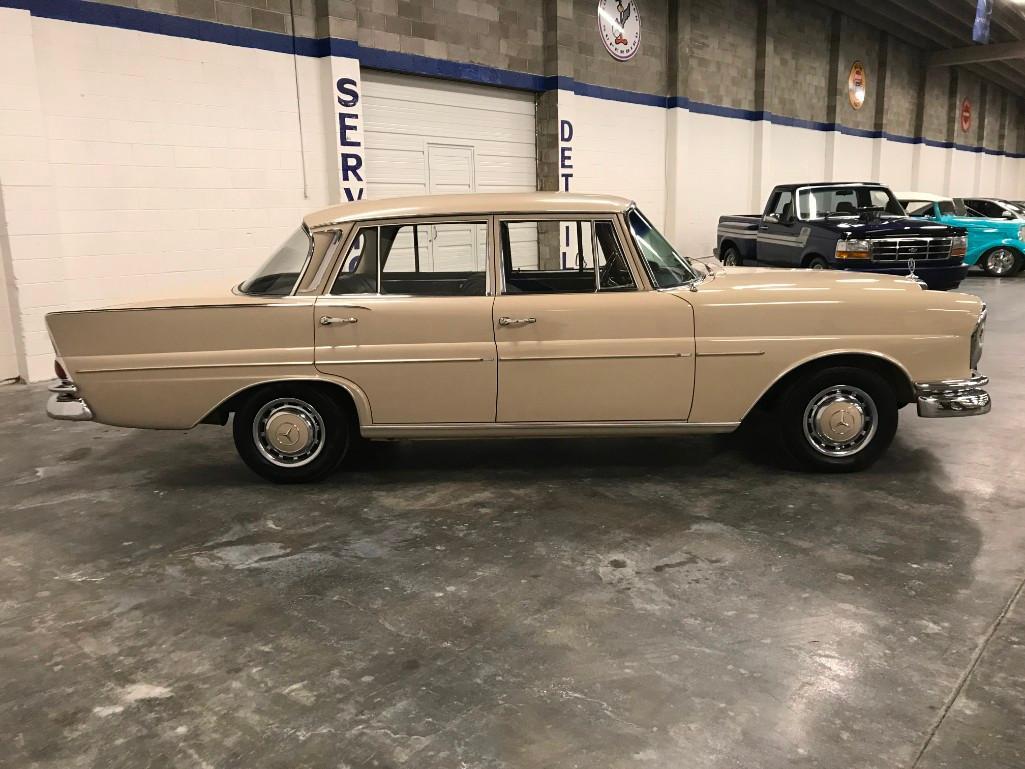 1964 MERCEDES-BENZ 220 SE