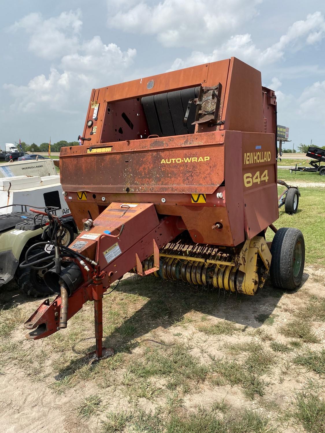 New Holland 644 Round Baler