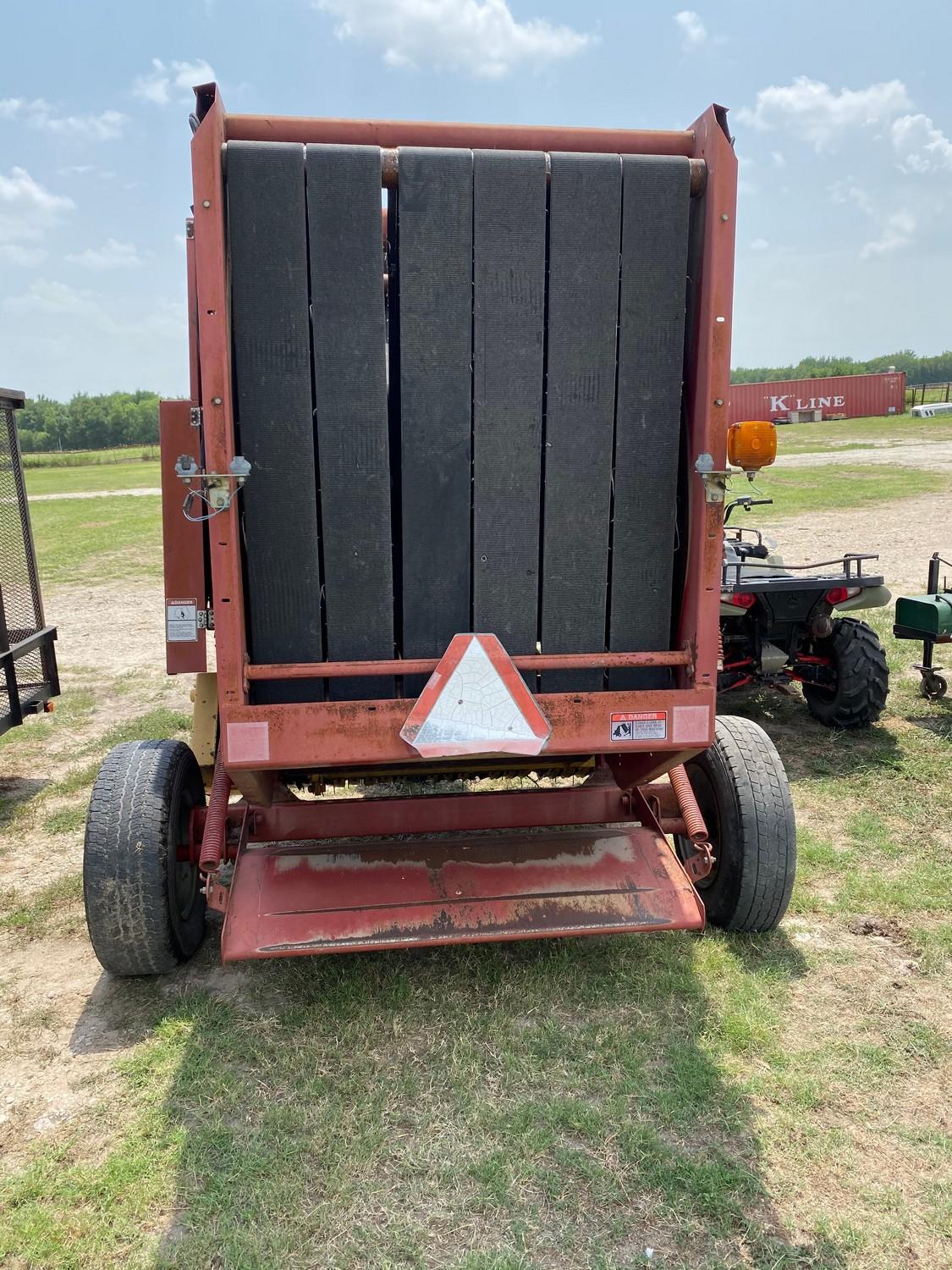 New Holland 644 Round Baler