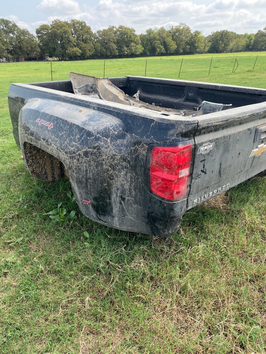 15' Dually bed Black with front & rear bumpers & Gooseneck hitch