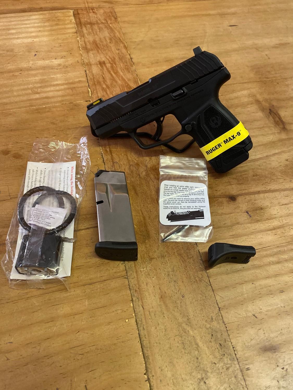 New Ruger Max -9 9MM Black Compact with 2 Mags Sn#350065677