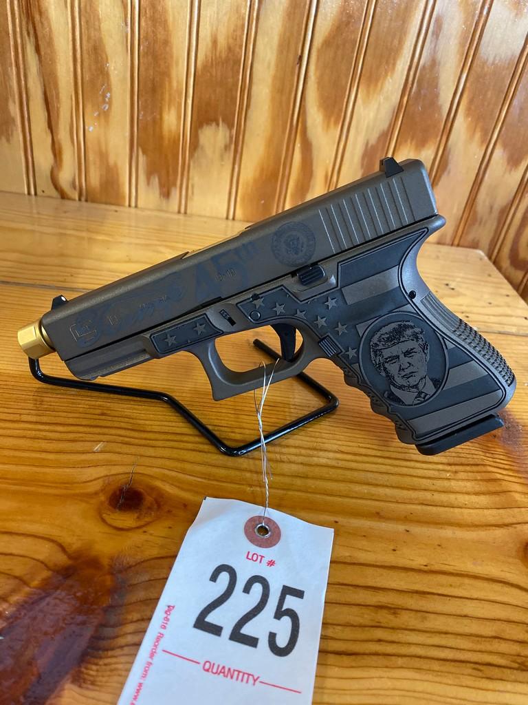 New Glock 19 Gen 4 "Trump" Edition 9MM Threaded Barrel,2 Mags,1 Speed loader SN#BUAW582