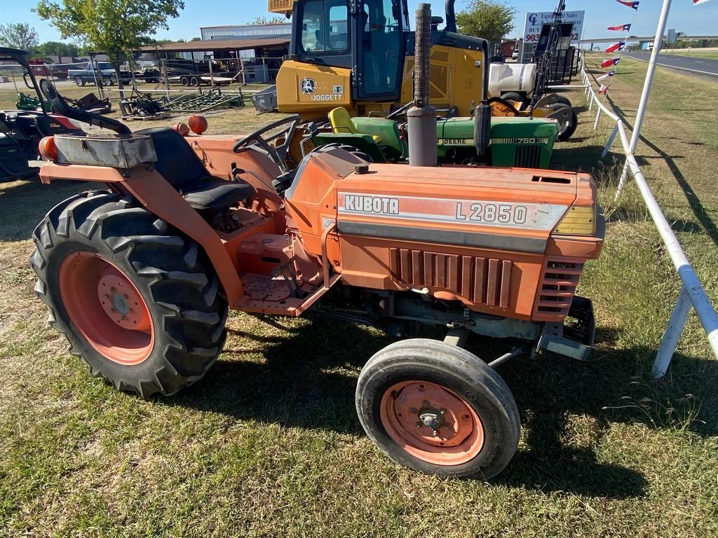 Kubota L2850 Tractor Diesel Runs & Operates 851 Hrs.