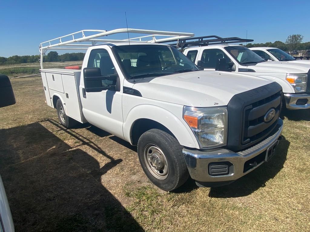 2012 Ford F250 Super duty 6.2L Gas 207K With 8ft. Utility Bed runs & drives Clean Title Vin#50706