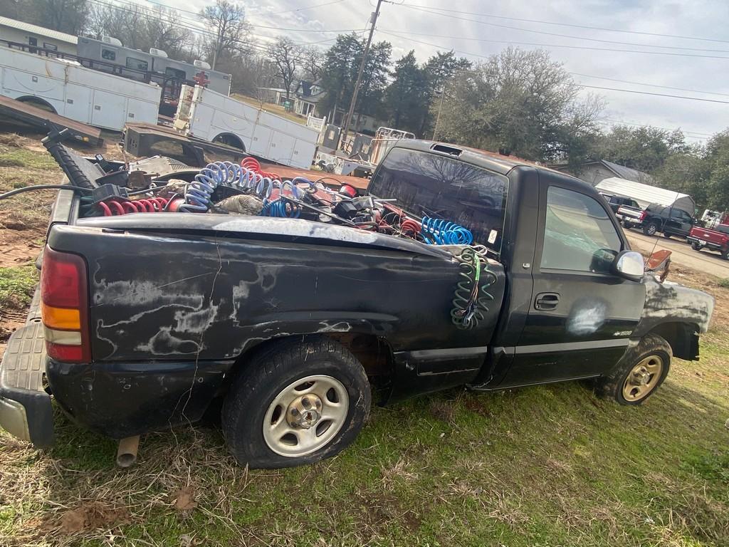 2000 Chevy 1500 Single cab Parts truck,bed full of trailer lights,Air hoses,radiators & misc has tit