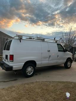 2014 Ford Cargo Van E250 Runs good miles show195,034