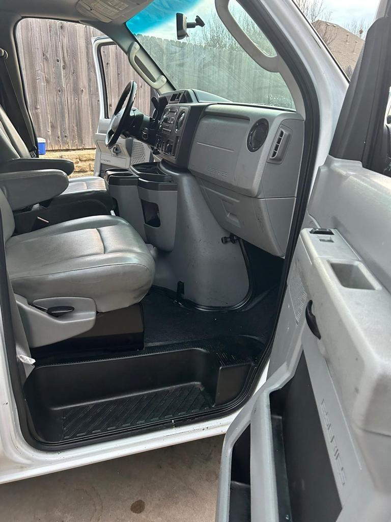 2014 Ford Cargo Van E250 Runs good miles show195,034