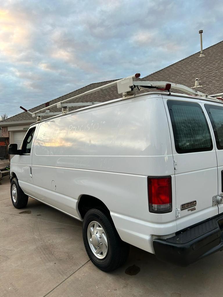 2014 Ford Cargo Van E250 Runs good miles show195,034