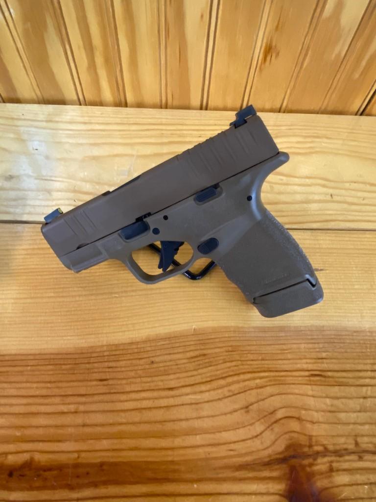 New Springfield Armory Hellcat 9MM with 10&13 Round Mag SN#BB273226