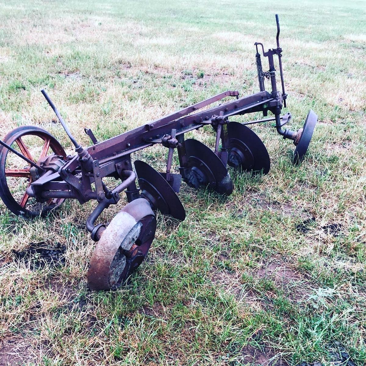 Antique 3 Disc Breaking Plow