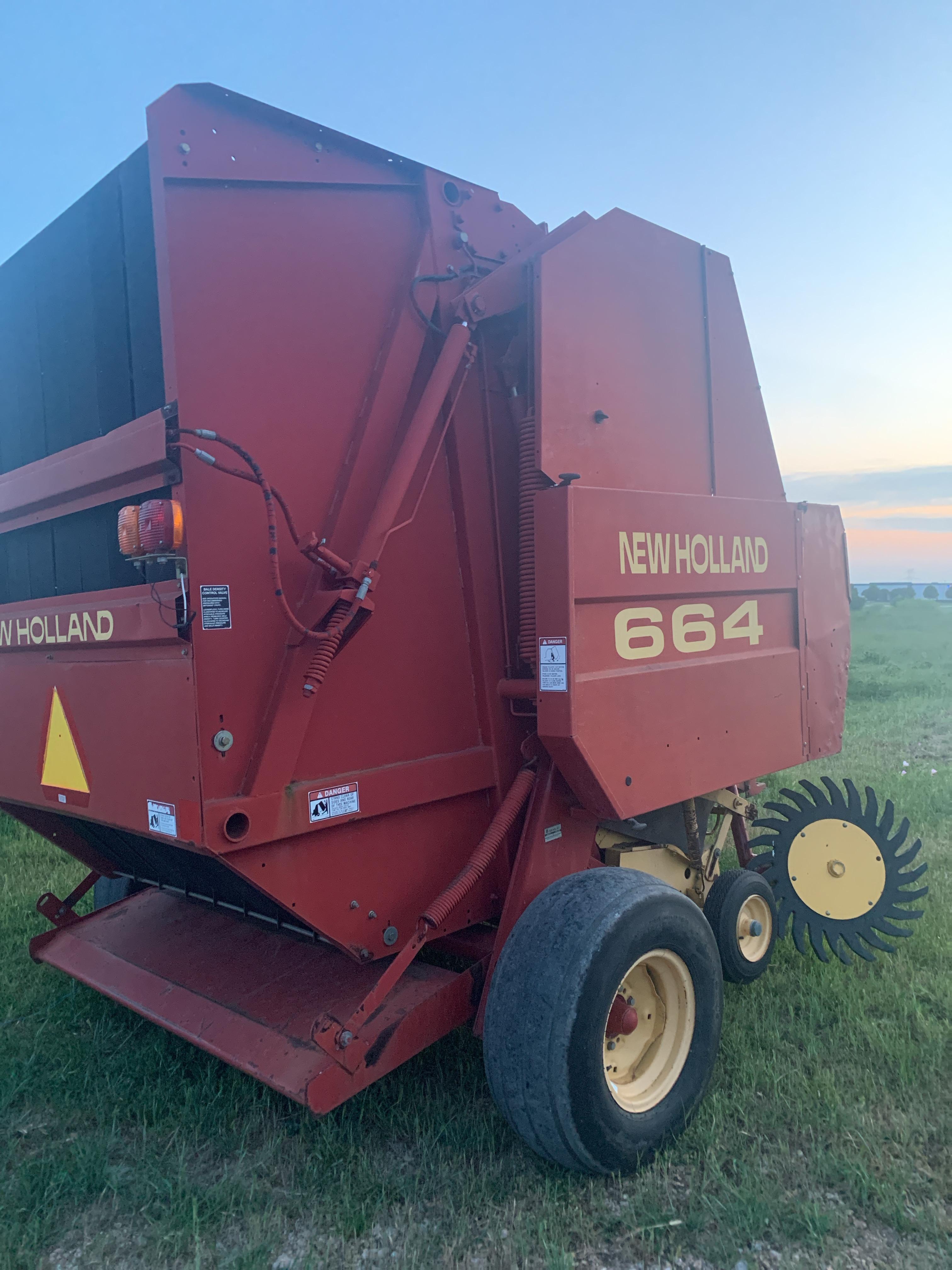 New Holland 664 Auto Wrap Round Baler