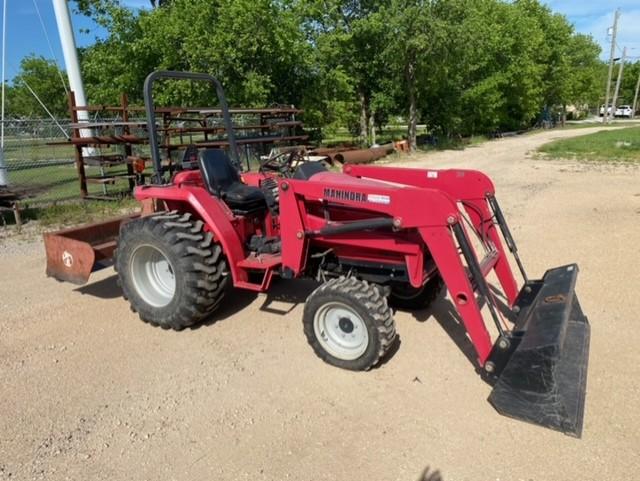 Mahindra 2816 Tractor 4WD - 434 Hours