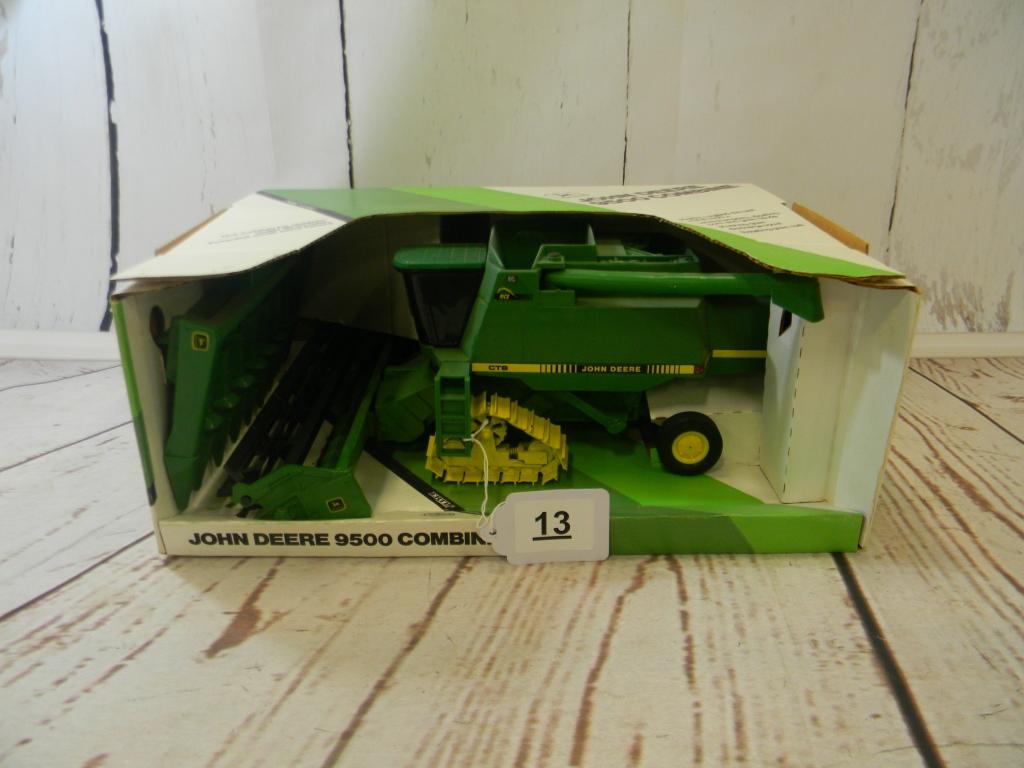 ERTL JOHN DEERE 9500 CT8 COMBINE W/ HEADS