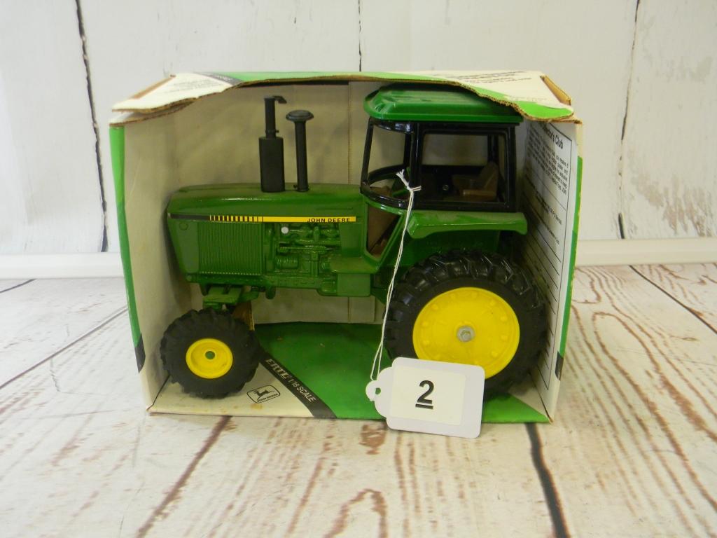 ERTL JOHN DEERE TRACTOR