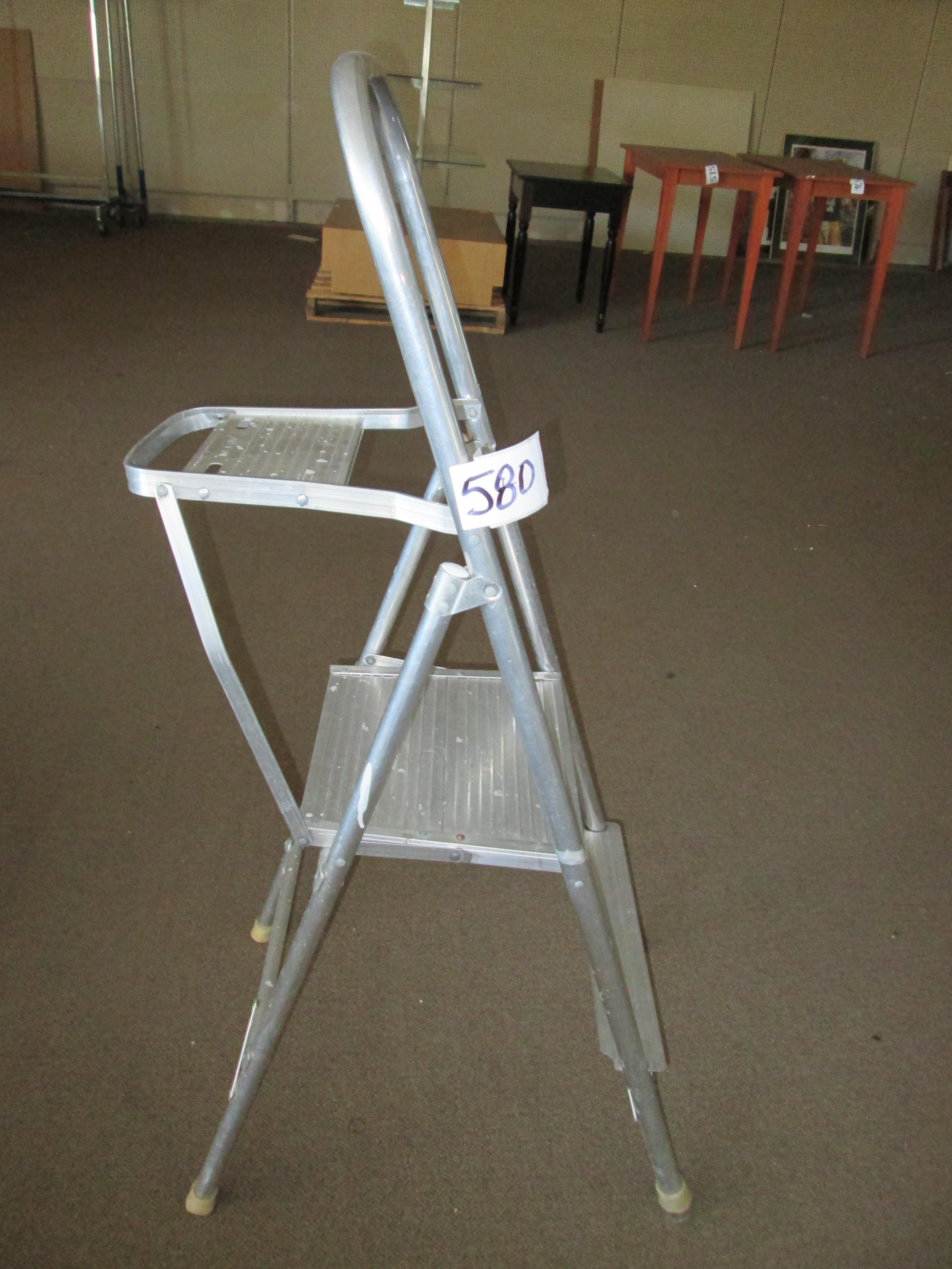 ALUMINUM STEP LADDER