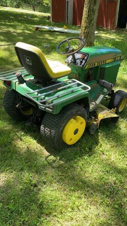 John Deere 318 lawn tractor