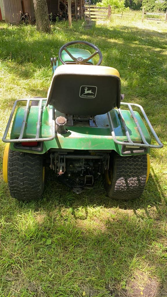 John Deere 318 lawn tractor