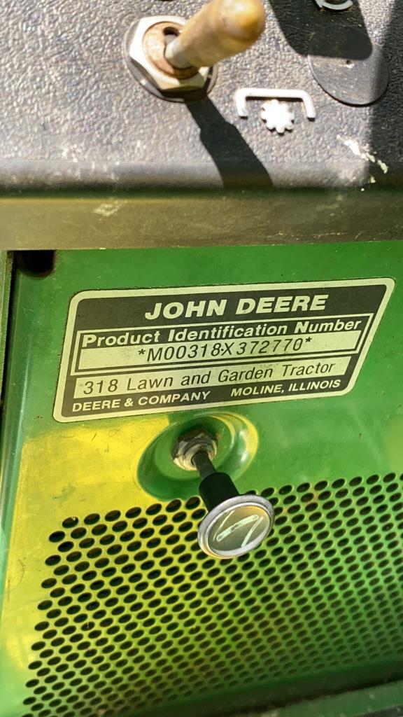 John Deere 318 lawn tractor