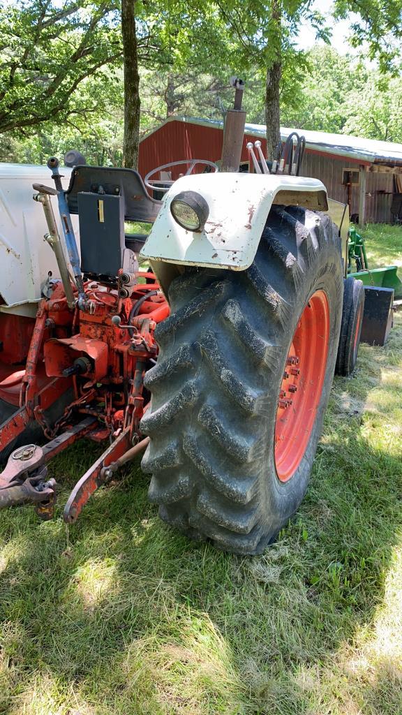 Case 995 David Brown w/ 200 Koyker loader. Bucket & bale spear