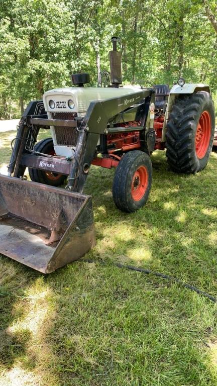 Case 995 David Brown w/ 200 Koyker loader. Bucket & bale spear