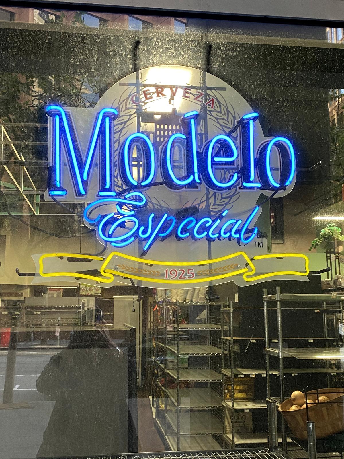 NEON 'MODELO CERVEZA ESPECIAL 1925' BEER SIGN