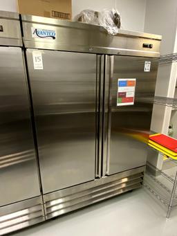 AVANTCO S/S 2-DOOR FREEZER W/CASTERS MOD. 178SS2FHC (NO CONTENTS INCLUDED)