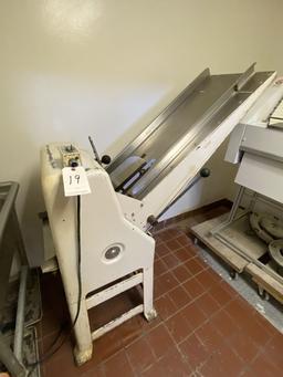 OLIVER FLOOR MODEL 1/2" BREAD SLICER