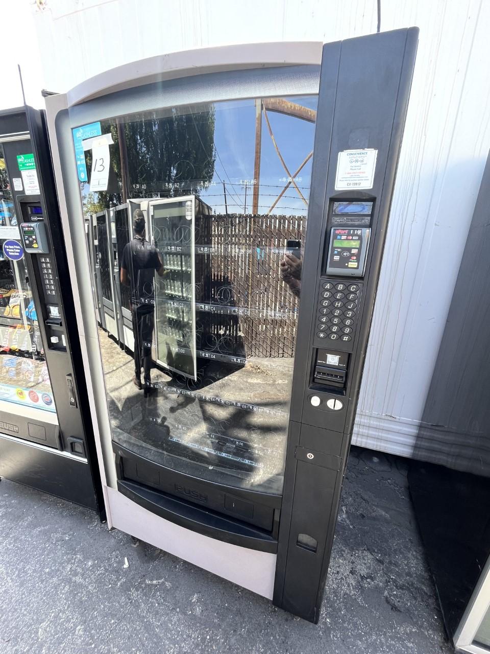 CRANE NATIONAL VENDORS VENDING MACHINE (NO KEY-LOCKED CLOSED)