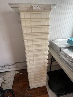 *LOT*(17)WHITE PLASTIC DOUGH BOXES W/SOME LIDS