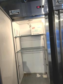 AVANTCO S/S 2-DOOR REFRIGERATOR W/(2)SHELVES & CASTERS MOD. 178A19RHC