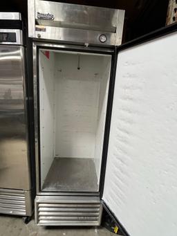 TRUE S/S 1-DOOR REFRIGERATOR W/CASTERS (MISSING SHELVES) MOD. T-23