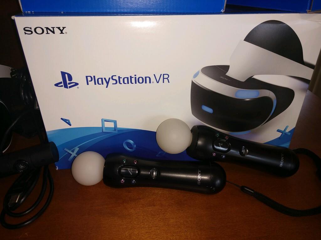 Playstation VR PS4 Like NEW with Camera 2 Motion Controllers 7 Games Sony