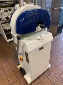 2009 Doyon DSF030 30 Part Semi-Automatic Dough Divider Rounder