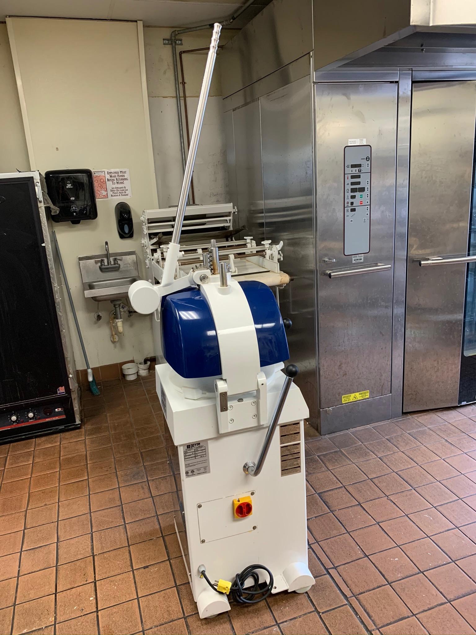 2009 Doyon DSF030 30 Part Semi-Automatic Dough Divider Rounder