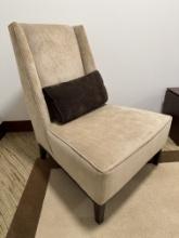 30"�W x 32"�D x 40"�H DÃ©cor Fabric Chair