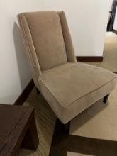 30"�W x 32"�D x 40"�H DÃ©cor Fabric Chair