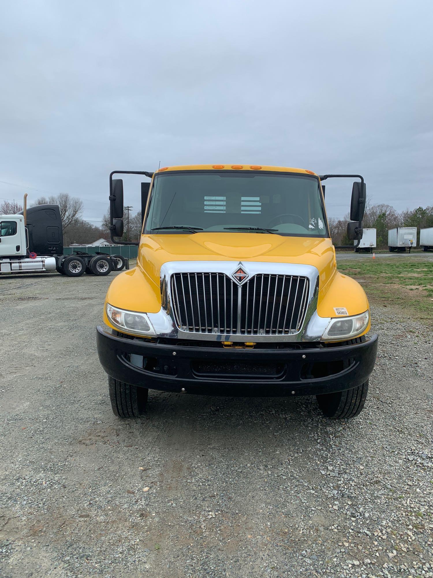 2013 International 4300 SBA 4x2 S/A Flatbed Truck