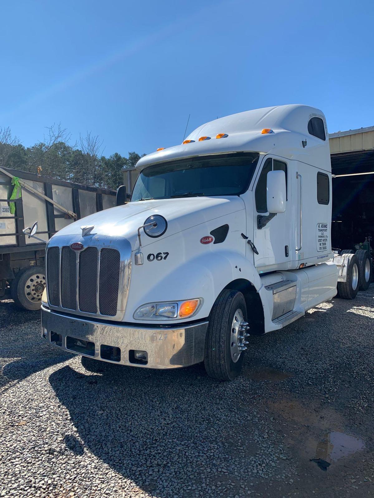 2003 Peterbilt 387 T/A Sleeper Truck Tractor