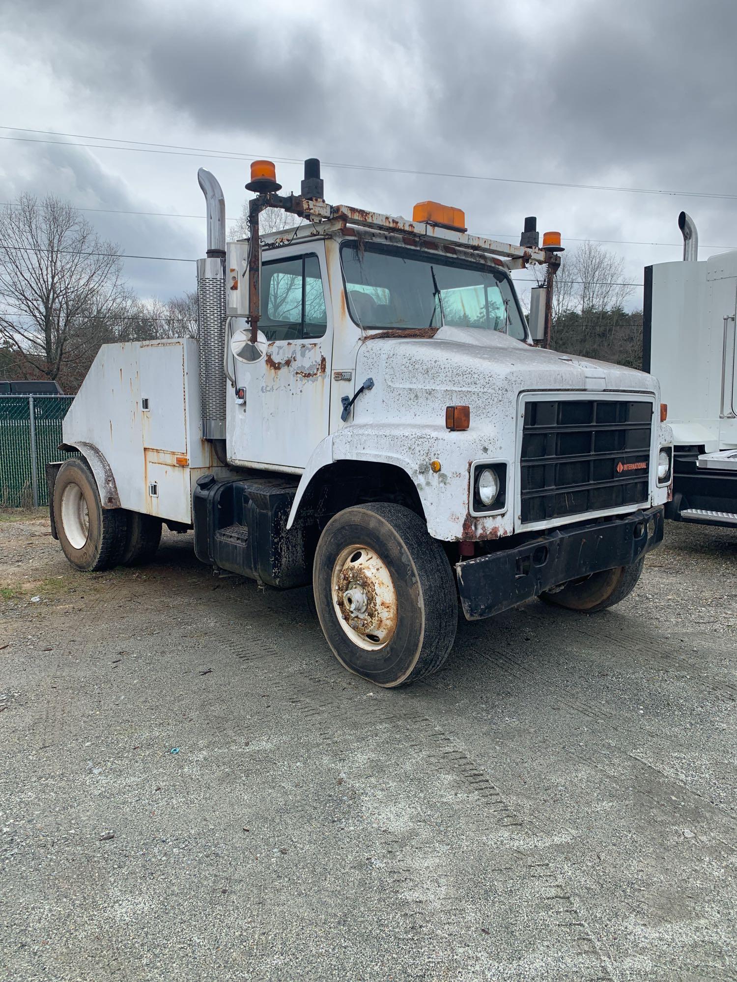 1988 International S2300 Tote Truck