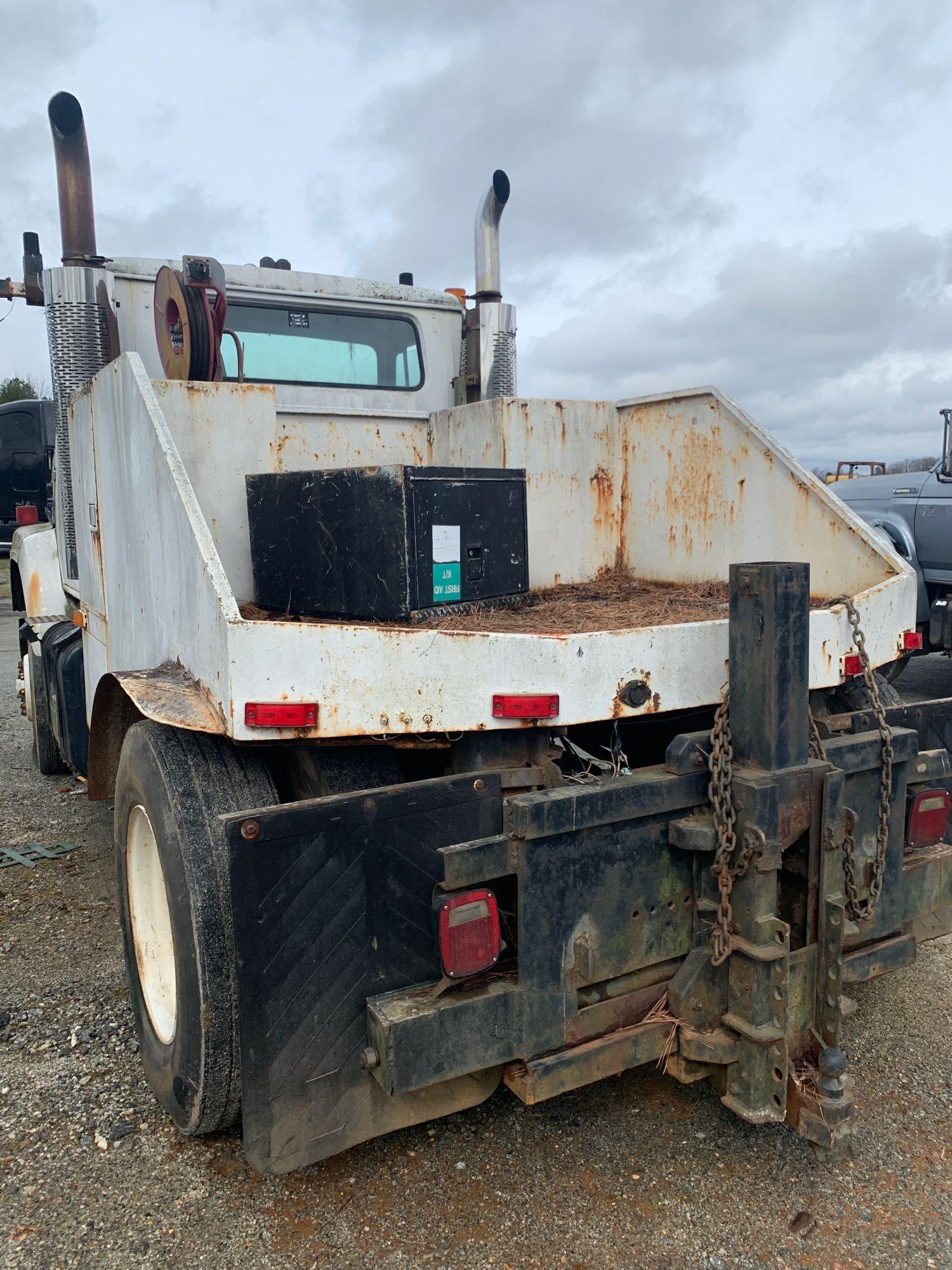 1988 International S2300 Tote Truck