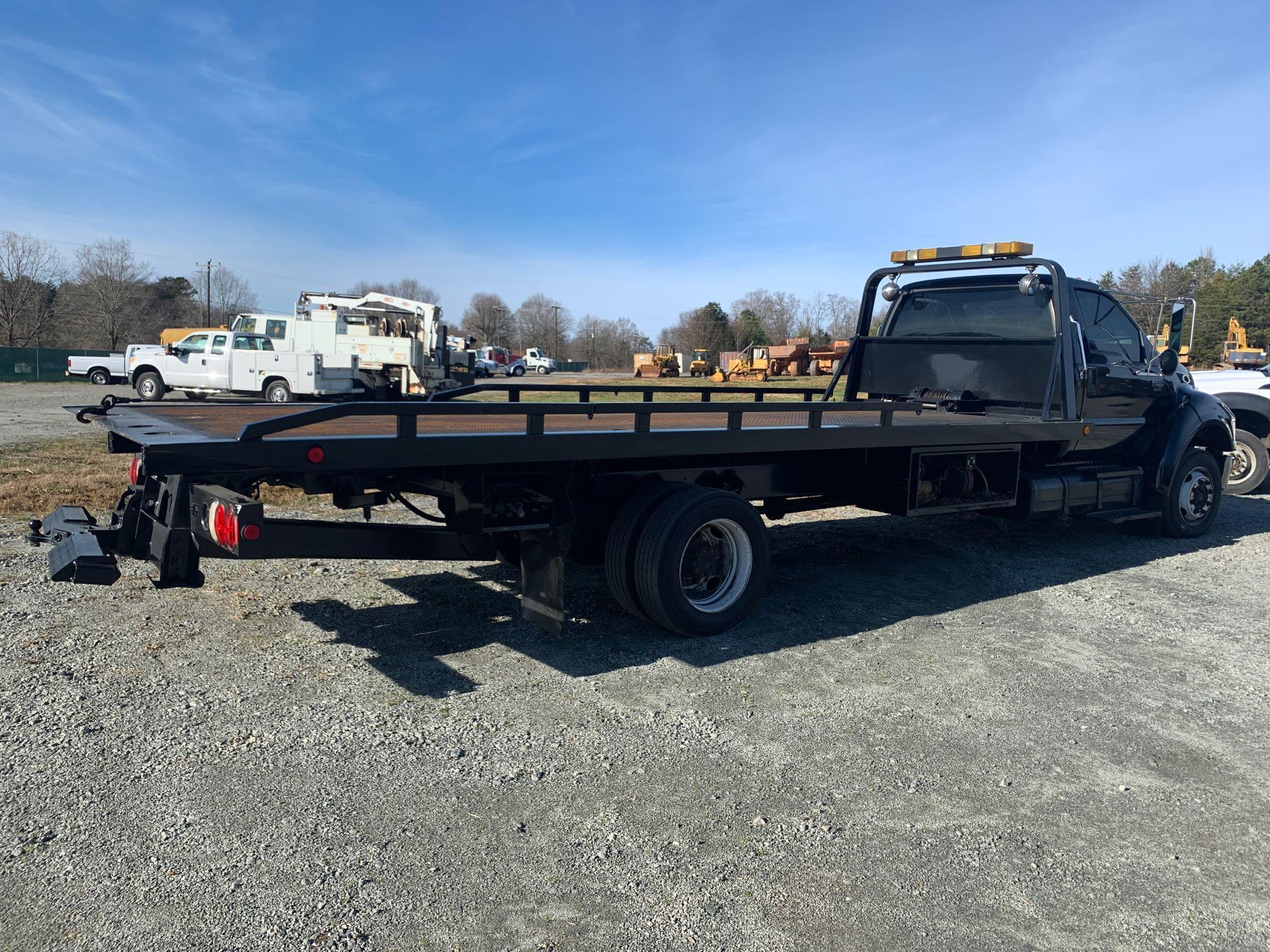 2005 Ford F-650 S/A Rollback Truck