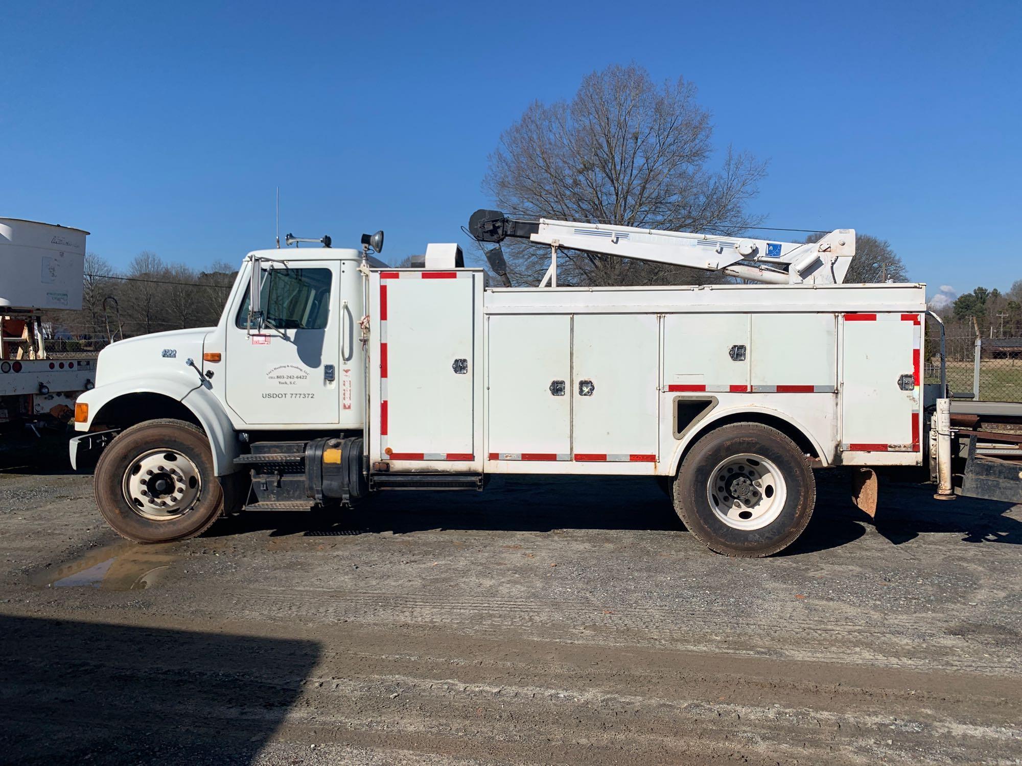 2000 International 4700 S/A Mechanics Truck