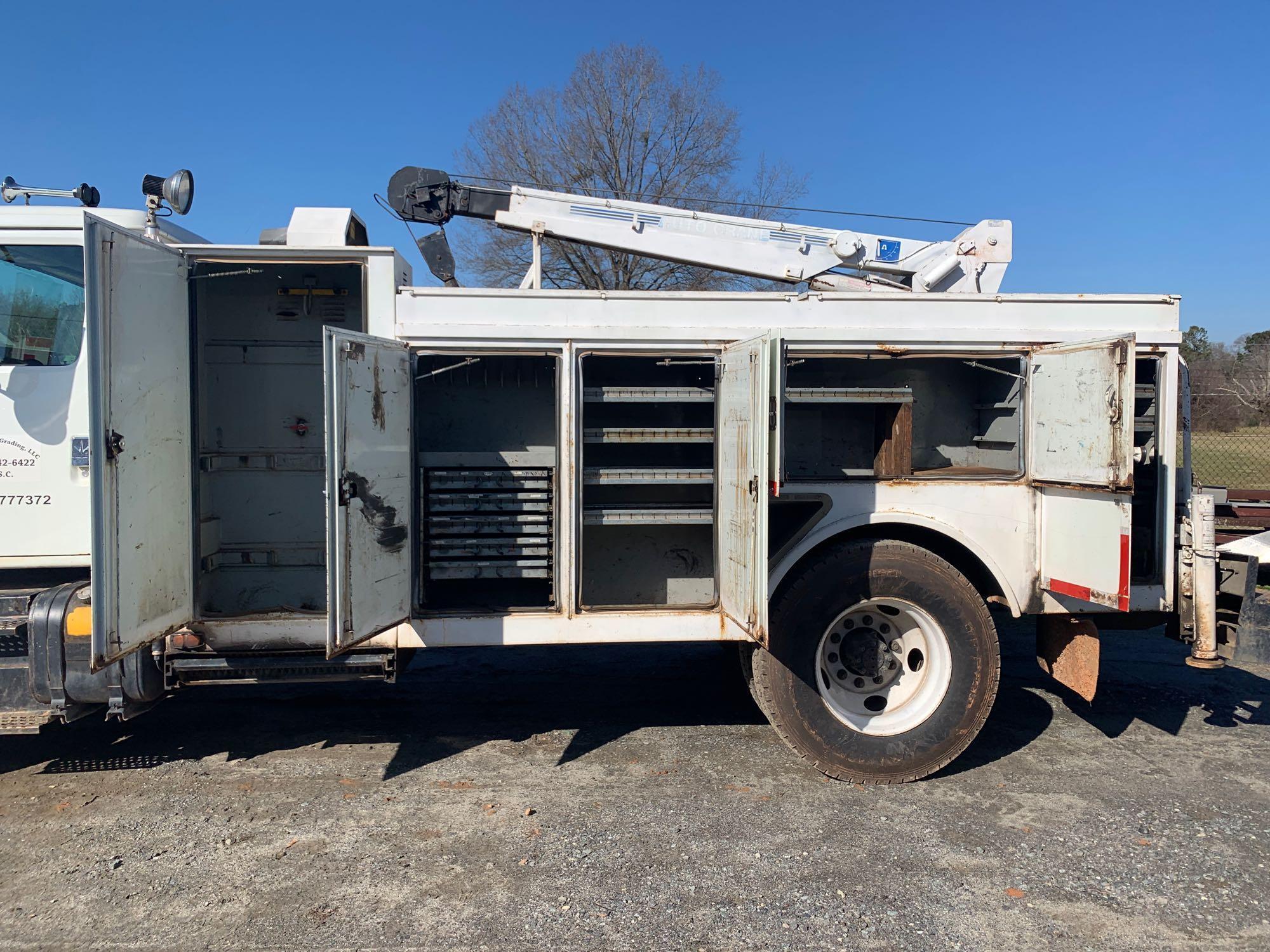 2000 International 4700 S/A Mechanics Truck