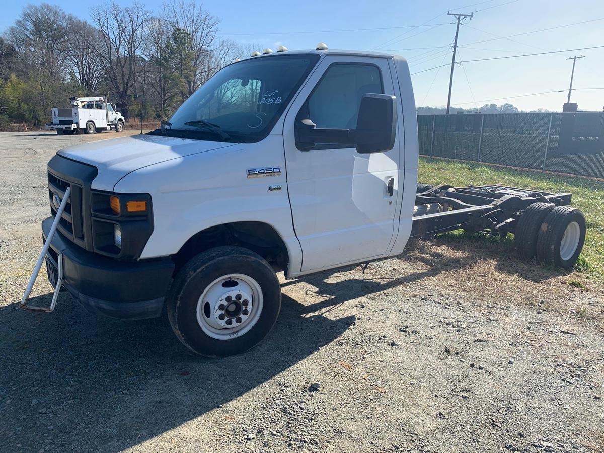 2011 Ford E-450 Cab and Chassis