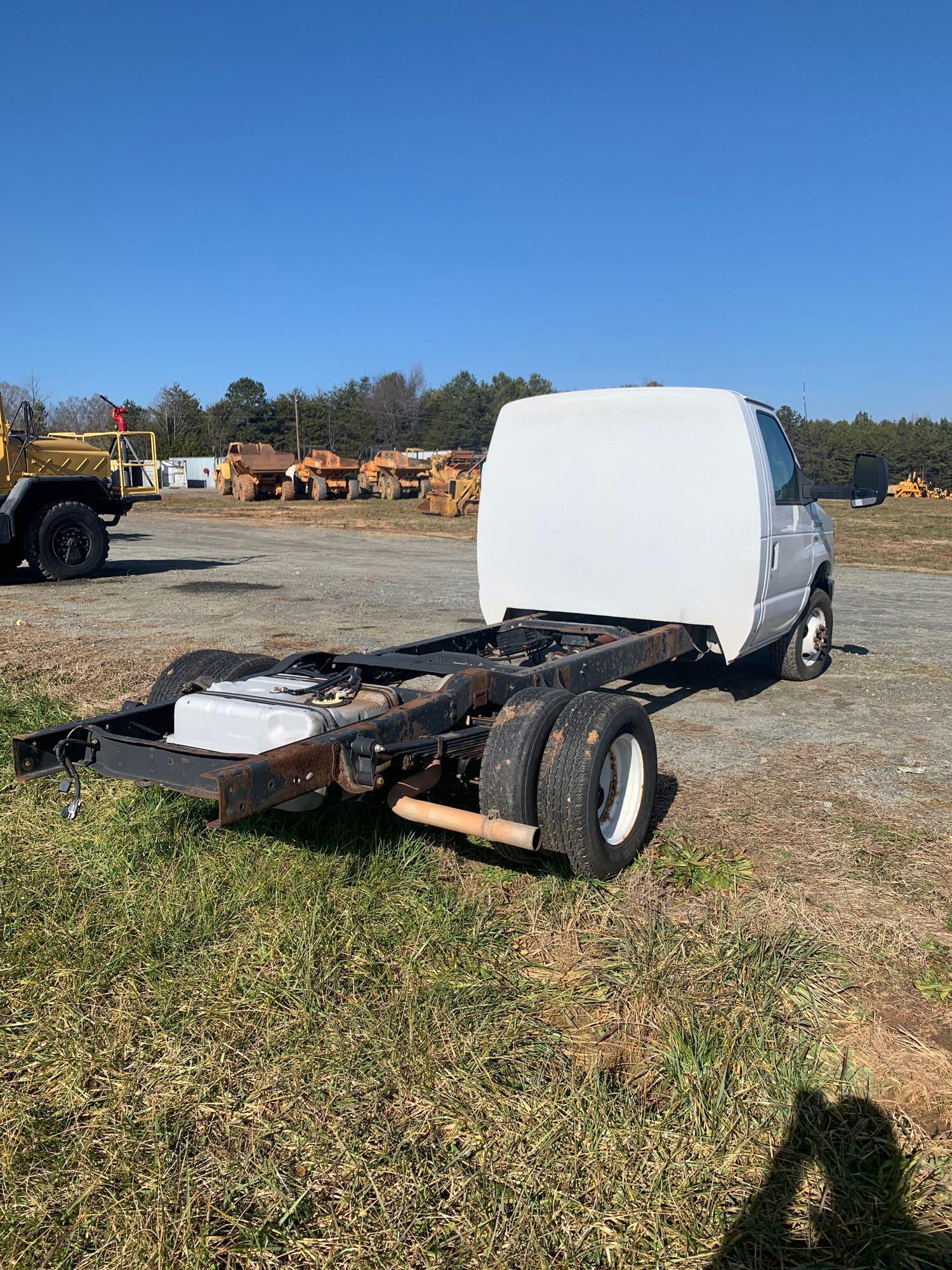 2011 Ford E-450 Cab and Chassis