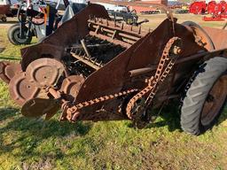 New Idea No 17 Manure Spreader