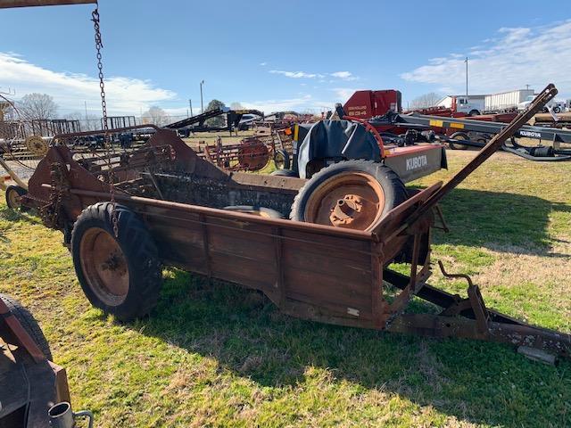 New Idea No 17 Manure Spreader